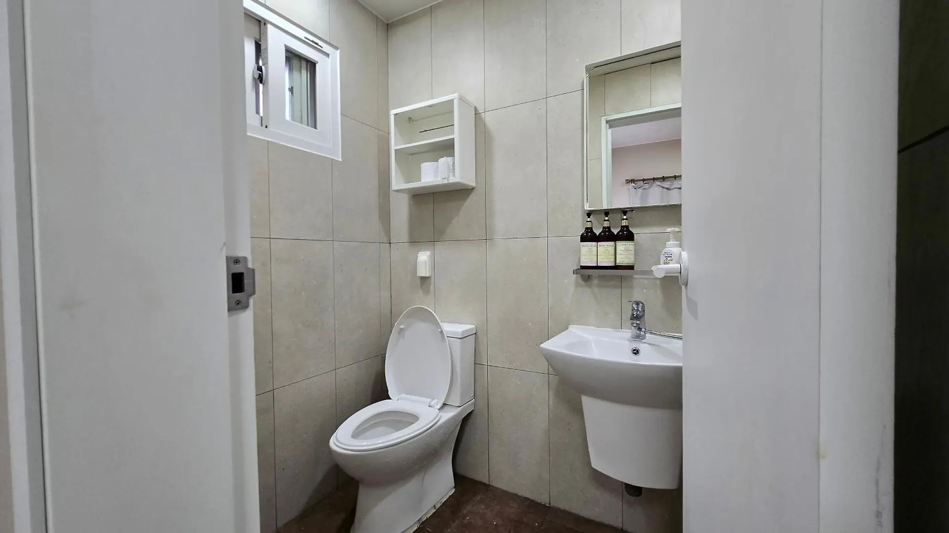 Rare House 1 Hotel Incheon Guest house