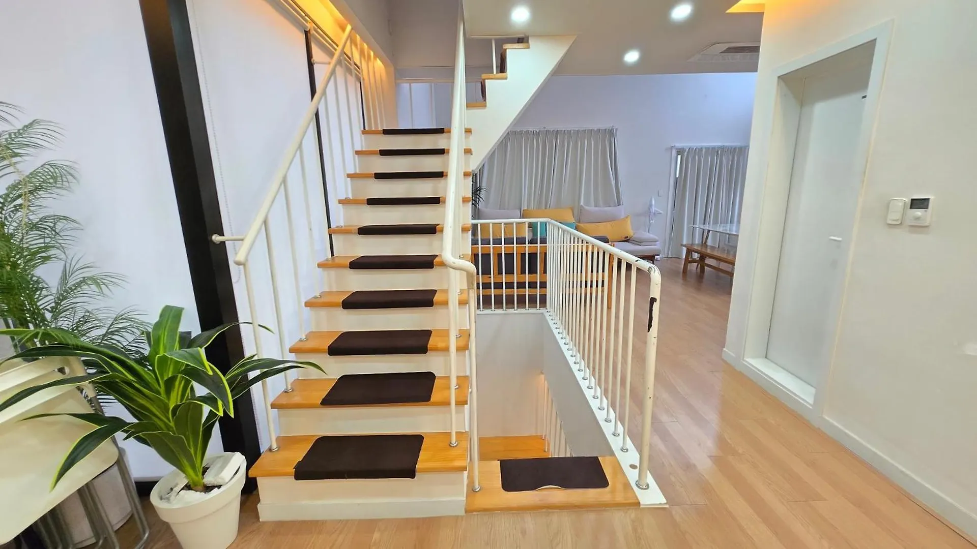 Rare House 1 Hotel Incheon 4*,