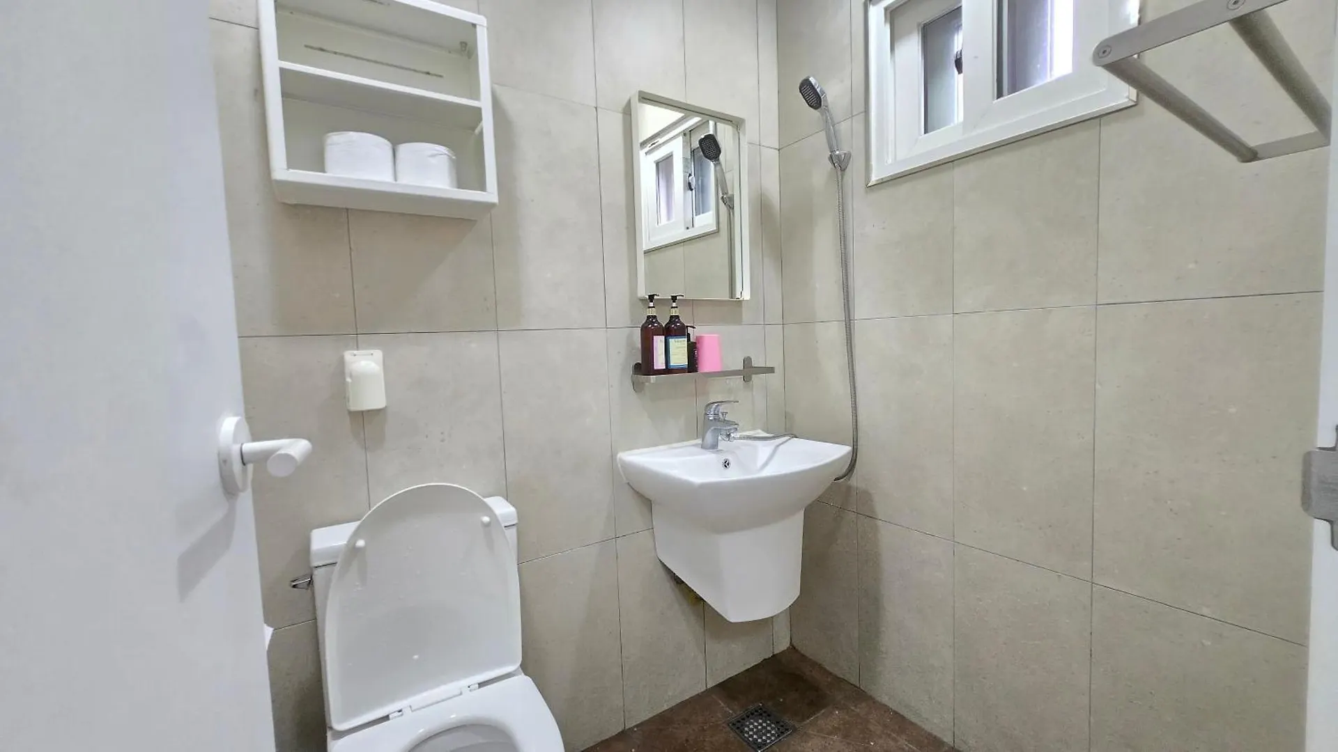 Rare House 1 Hotel Incheon